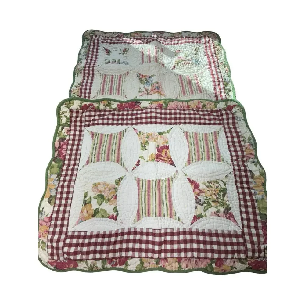 Vintage machine‎ pieced, hand quilted pillow shams cottagecore Floral Scalloped